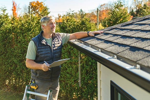 Professional Roofing technician working in Bowling Green, SC